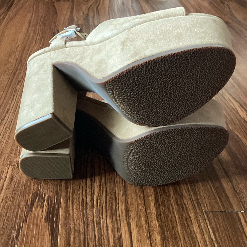 Lisa Vicky 5” Tan Suede Sandals/Heels - Picture 7 of 7